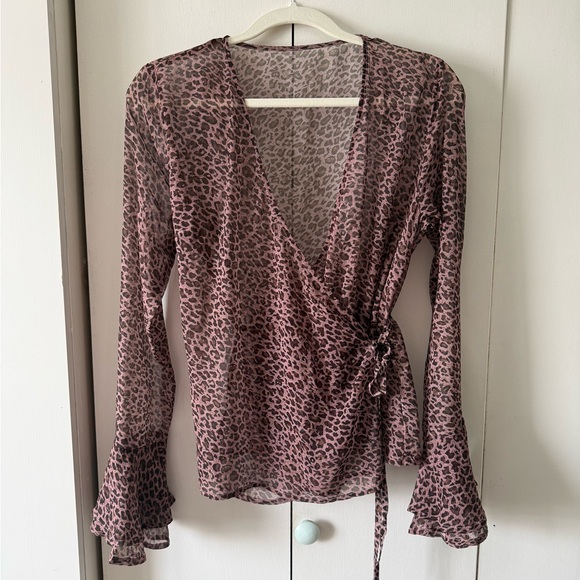 Y2K Leopard Wrap Blouse w Bell Sleeves No tags fits a M/L - Picture 3 of 3